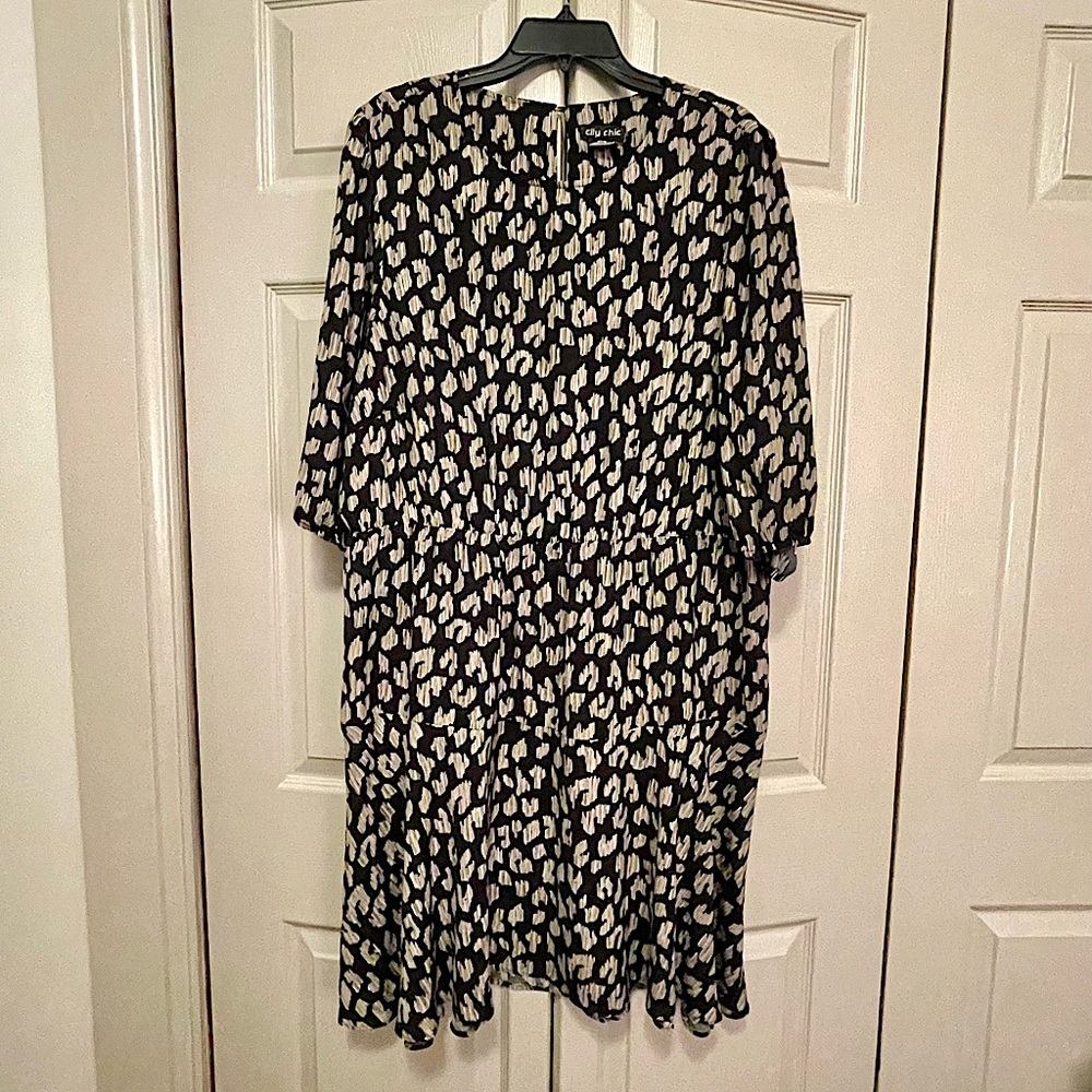 City Chic Black & Cream Pattern Tiered
Skirt Dress